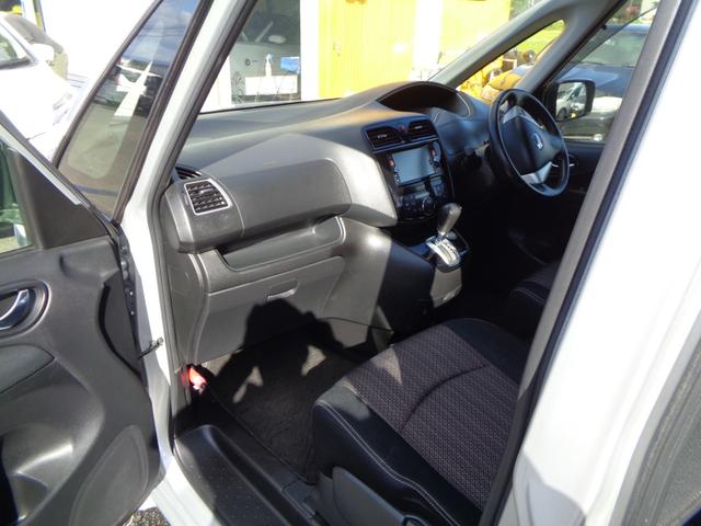 セレナ ハイウェイスター　Ｓ－ハイブリッド　両側パワースライドドア　純正ナビ　フルセグＴＶ　バックカメラ　スマートキー　プッシュスタート　ＥＴＣ　純正アルミ（14枚目）