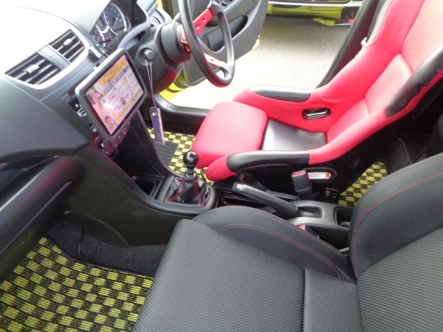 スイフトスポーツ ベースグレード　ＨＫＳ車高調　社外ハンドル　社外マフラー　社外ホイール　エアクリーナー　社外テール　ディスプレイオーディオ　フルセグＴＶ　デジタルインナーミラー　純正シートマフラー有り　ドライブレコーダー　ＥＴＣ（16枚目）
