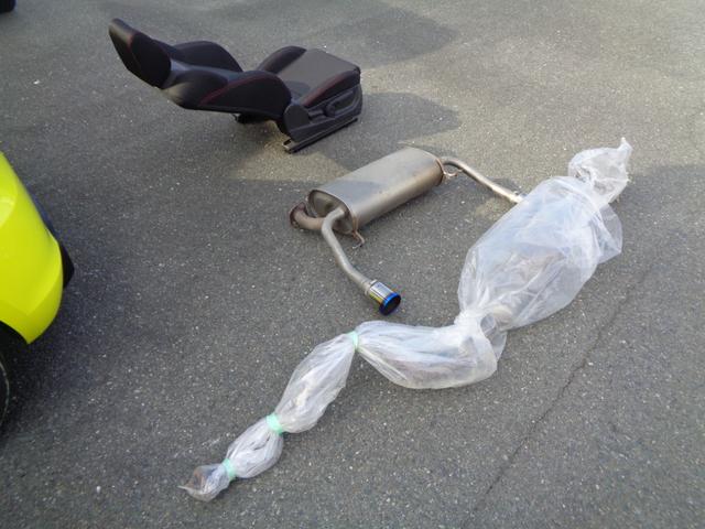 スイフトスポーツ ベースグレード　ＨＫＳ車高調　社外ハンドル　社外マフラー　社外ホイール　エアクリーナー　社外テール　ディスプレイオーディオ　フルセグＴＶ　デジタルインナーミラー　純正シートマフラー有り　ドライブレコーダー　ＥＴＣ（32枚目）