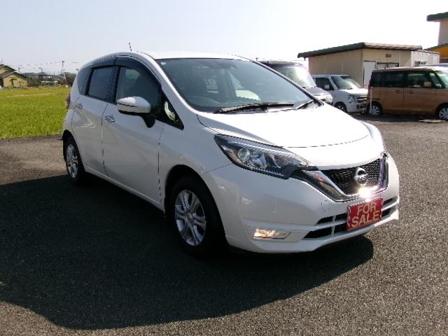 ノート Ｘ　ＤＩＧ－Ｓ　ドライブレコーダー　純正ＳＤナビ　衝突被害軽減システム　禁煙車　ドラレコ　ＬＥＤヘッド　ＥＴＣ　車線逸脱警報　オートライト　ＤＶＤ再生　フルセグＴＶ　電動格納ミラー　ドアバイザー（3枚目）