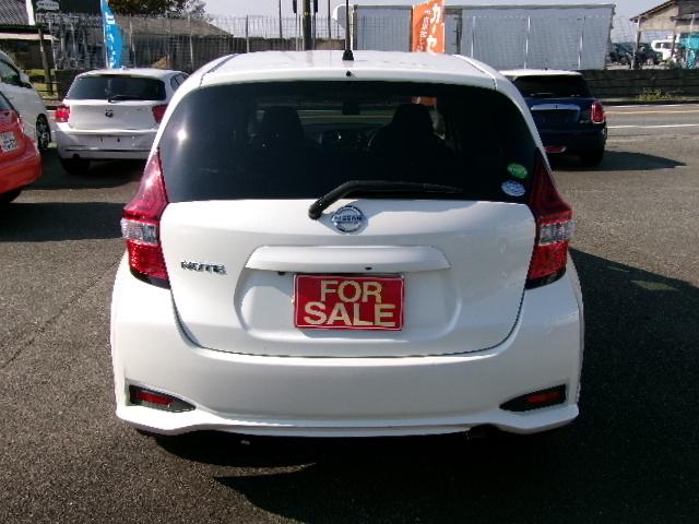 ノート Ｘ　ＤＩＧ－Ｓ　ドライブレコーダー　純正ＳＤナビ　衝突被害軽減システム　禁煙車　ドラレコ　ＬＥＤヘッド　ＥＴＣ　車線逸脱警報　オートライト　ＤＶＤ再生　フルセグＴＶ　電動格納ミラー　ドアバイザー（4枚目）