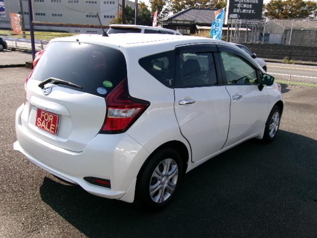 ノート Ｘ　ＤＩＧ－Ｓ　ドライブレコーダー　純正ＳＤナビ　衝突被害軽減システム　禁煙車　ドラレコ　ＬＥＤヘッド　ＥＴＣ　車線逸脱警報　オートライト　ＤＶＤ再生　フルセグＴＶ　電動格納ミラー　ドアバイザー（6枚目）