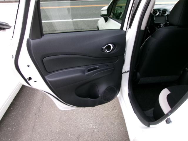 ノート Ｘ　ＤＩＧ－Ｓ　ドライブレコーダー　純正ＳＤナビ　衝突被害軽減システム　禁煙車　ドラレコ　ＬＥＤヘッド　ＥＴＣ　車線逸脱警報　オートライト　ＤＶＤ再生　フルセグＴＶ　電動格納ミラー　ドアバイザー（21枚目）