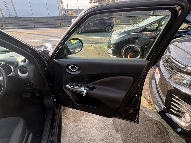 ジューク １５ＲＸ　パーソナライズパッケージ　純正ナビ　フルセグＴＶ　バックカメラ　スマートキー　プッシュスタート　純正アルミ（22枚目）