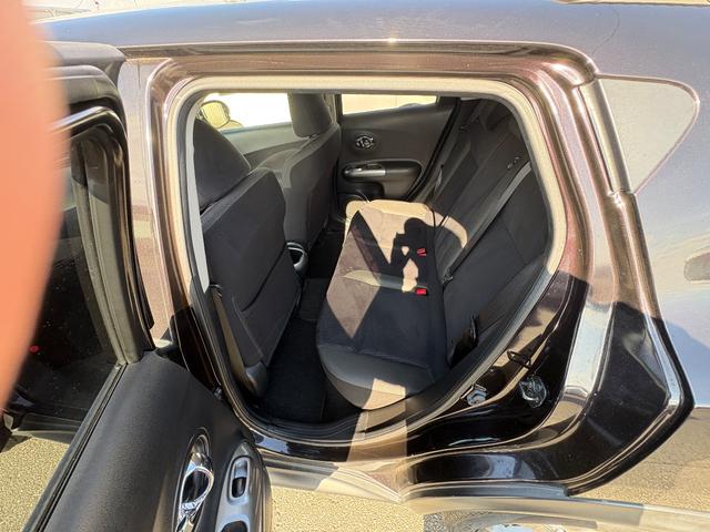 ジューク １５ＲＸ　パーソナライズパッケージ　純正ナビ　フルセグＴＶ　バックカメラ　スマートキー　プッシュスタート　純正アルミ（25枚目）