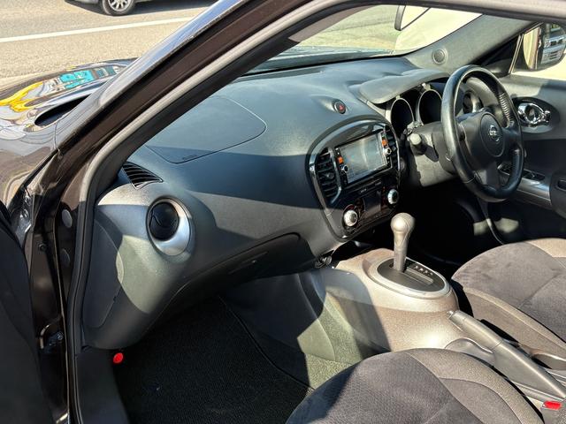 ジューク １５ＲＸ　パーソナライズパッケージ　純正ナビ　フルセグＴＶ　バックカメラ　スマートキー　プッシュスタート　純正アルミ（31枚目）