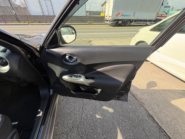 ジューク １５ＲＸ　パーソナライズパッケージ　純正ナビ　フルセグＴＶ　バックカメラ　スマートキー　プッシュスタート　純正アルミ（32枚目）