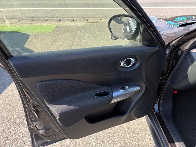 ジューク １５ＲＸ　パーソナライズパッケージ　純正ナビ　フルセグＴＶ　バックカメラ　スマートキー　プッシュスタート　純正アルミ（33枚目）