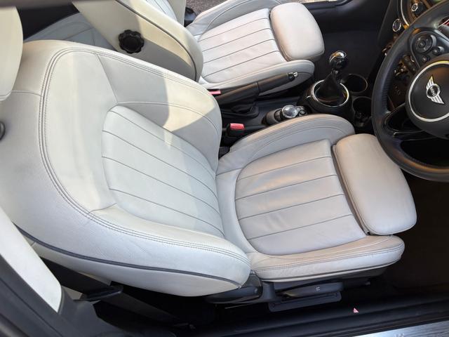 MINI クーパーS 6速ミツション ターボ 革シート 純正アルミホイール シートヒーター 前後フォグライト キーレス ナビ 本革巻きステアリング オートライト Bluetooth プッシュスタート サンルーフ(9枚目)