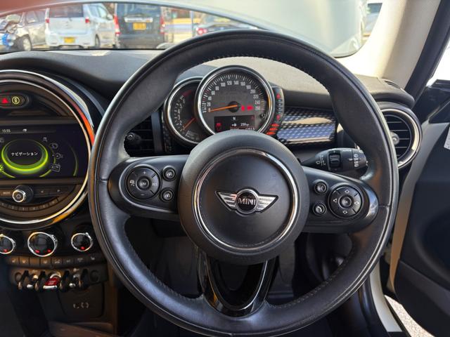 MINI クーパーS 6速ミツション ターボ 革シート 純正アルミホイール シートヒーター 前後フォグライト キーレス ナビ 本革巻きステアリング オートライト Bluetooth プッシュスタート サンルーフ(12枚目)