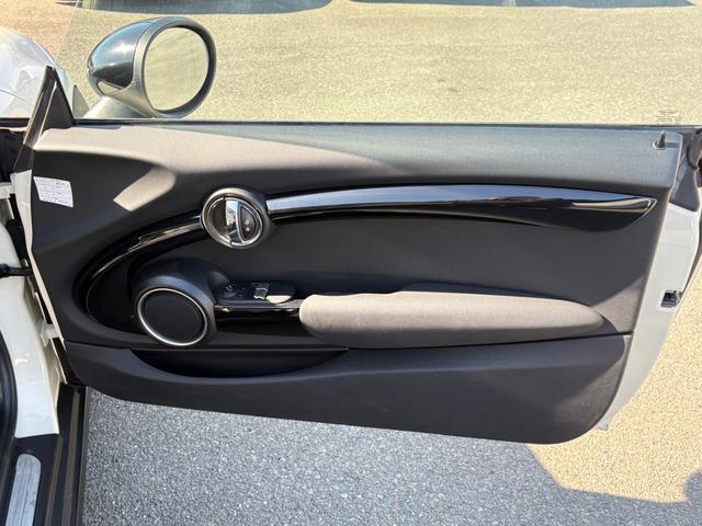 MINI クーパーS 6速ミツション ターボ 革シート 純正アルミホイール シートヒーター 前後フォグライト キーレス ナビ 本革巻きステアリング オートライト Bluetooth プッシュスタート サンルーフ(17枚目)