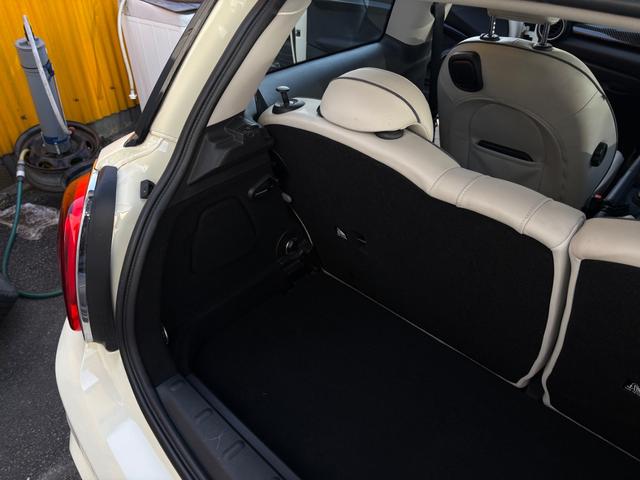 MINI クーパーS 6速ミツション ターボ 革シート 純正アルミホイール シートヒーター 前後フォグライト キーレス ナビ 本革巻きステアリング オートライト Bluetooth プッシュスタート サンルーフ(26枚目)