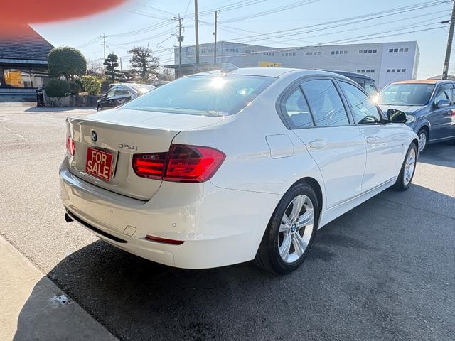 �X�}�[�g�L�[�̓|�P�b�g��o�b�O�ɓ��ꂽ�܂܁A�G���W���n�������\�ł��B���ɏ����̕��̓o�b�O����J�M����肾����Ԃ��Ȃ��ĕ֗��ł���B