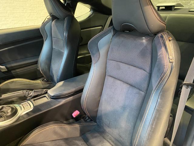 ８６ ＧＴ　ＴＲＤエアロ　ナビ・ＴＶ　バックカメラ　クルーズコントロール　４本出しマフラー　ハーフレザーシート（29枚目）