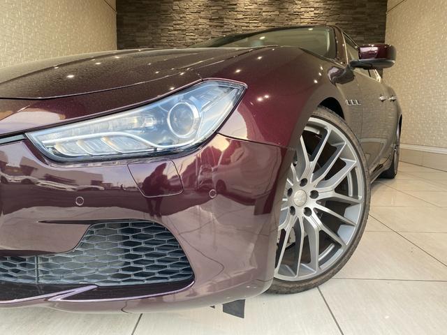 ギブリ Ｓ　右Ｈ　サンルーフ　２１インチチターノホイール　レッドキャリパー　パドルシフト　フルレザーシート　スカイフックサスペンション　パワークラフトマフラー　バルブ開閉スイッチあり　ＥＢＭ　バックカメラ（2枚目）