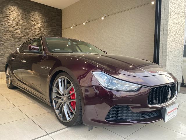 ギブリ Ｓ　右Ｈ　サンルーフ　２１インチチターノホイール　レッドキャリパー　パドルシフト　フルレザーシート　スカイフックサスペンション　パワークラフトマフラー　バルブ開閉スイッチあり　ＥＢＭ　バックカメラ（5枚目）