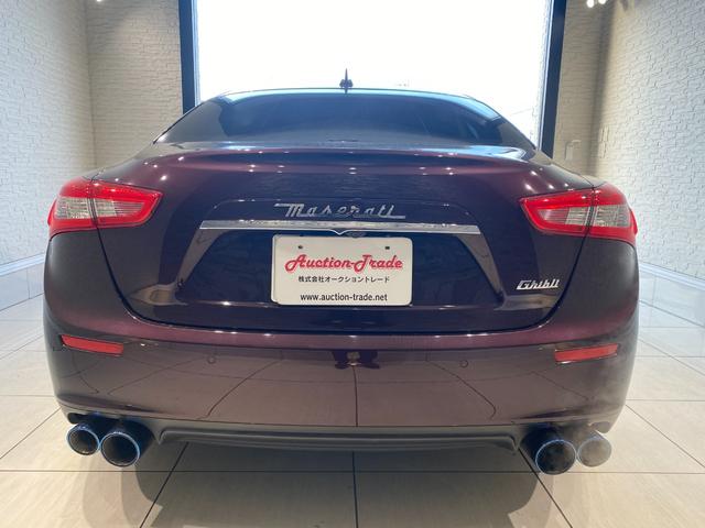 ギブリ Ｓ　右Ｈ　サンルーフ　２１インチチターノホイール　レッドキャリパー　パドルシフト　フルレザーシート　スカイフックサスペンション　パワークラフトマフラー　バルブ開閉スイッチあり　ＥＢＭ　バックカメラ（7枚目）