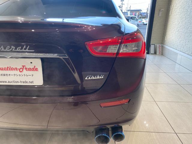 ギブリ Ｓ　右Ｈ　サンルーフ　２１インチチターノホイール　レッドキャリパー　パドルシフト　フルレザーシート　スカイフックサスペンション　パワークラフトマフラー　バルブ開閉スイッチあり　ＥＢＭ　バックカメラ（9枚目）