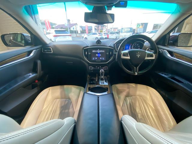 ギブリ Ｓ　右Ｈ　サンルーフ　２１インチチターノホイール　レッドキャリパー　パドルシフト　フルレザーシート　スカイフックサスペンション　パワークラフトマフラー　バルブ開閉スイッチあり　ＥＢＭ　バックカメラ（10枚目）