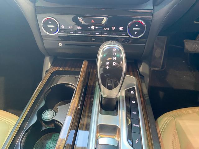 ギブリ Ｓ　右Ｈ　サンルーフ　２１インチチターノホイール　レッドキャリパー　パドルシフト　フルレザーシート　スカイフックサスペンション　パワークラフトマフラー　バルブ開閉スイッチあり　ＥＢＭ　バックカメラ（18枚目）