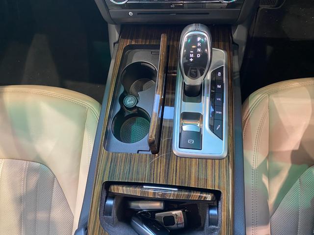 ギブリ Ｓ　右Ｈ　サンルーフ　２１インチチターノホイール　レッドキャリパー　パドルシフト　フルレザーシート　スカイフックサスペンション　パワークラフトマフラー　バルブ開閉スイッチあり　ＥＢＭ　バックカメラ（19枚目）