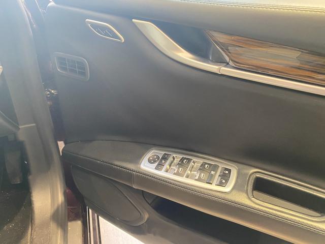 ギブリ Ｓ　右Ｈ　サンルーフ　２１インチチターノホイール　レッドキャリパー　パドルシフト　フルレザーシート　スカイフックサスペンション　パワークラフトマフラー　バルブ開閉スイッチあり　ＥＢＭ　バックカメラ（21枚目）