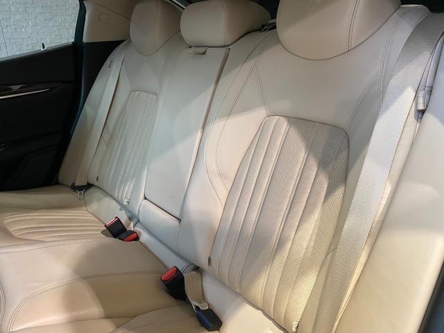 ギブリ Ｓ　右Ｈ　サンルーフ　２１インチチターノホイール　レッドキャリパー　パドルシフト　フルレザーシート　スカイフックサスペンション　パワークラフトマフラー　バルブ開閉スイッチあり　ＥＢＭ　バックカメラ（26枚目）