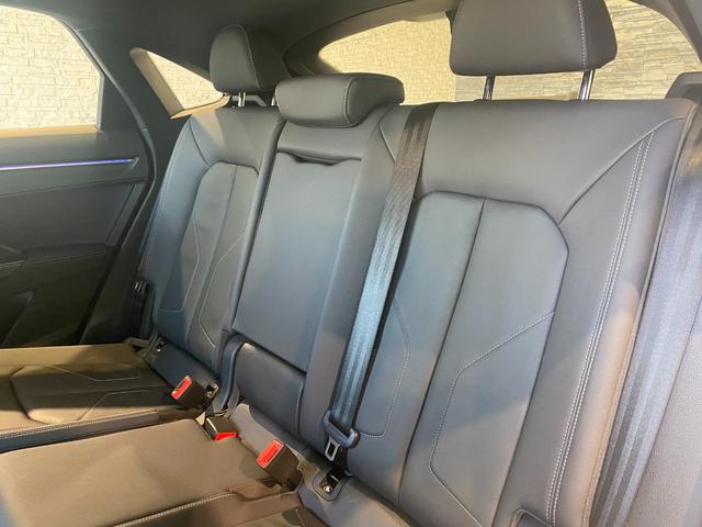 Ｑ３スポーツバック ３５ＴＤＩクワトロ　Ｓライン　３５ＴＤＩクワトロ　Ｓライン　３６０℃カメラ　パワーバックドア　置くだけ充電　シートヒーター　コーナーセンサー（29枚目）