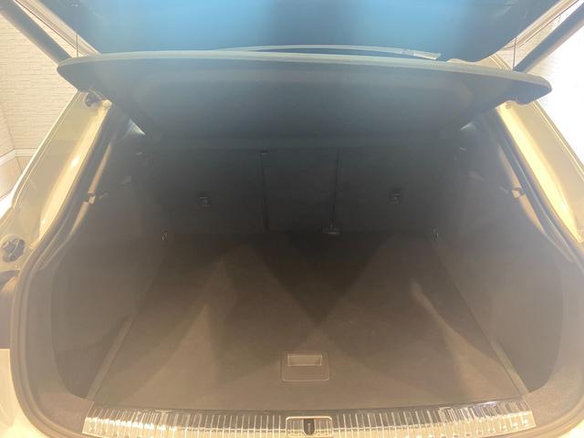 Ｑ３スポーツバック ３５ＴＤＩクワトロ　Ｓライン　３５ＴＤＩクワトロ　Ｓライン　３６０℃カメラ　パワーバックドア　置くだけ充電　シートヒーター　コーナーセンサー（32枚目）