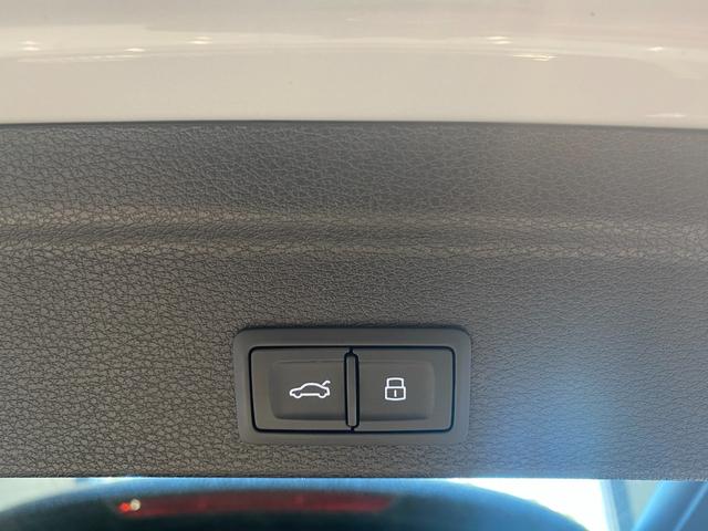 Ｑ３スポーツバック ３５ＴＤＩクワトロ　Ｓライン　３５ＴＤＩクワトロ　Ｓライン　３６０℃カメラ　パワーバックドア　置くだけ充電　シートヒーター　コーナーセンサー（33枚目）