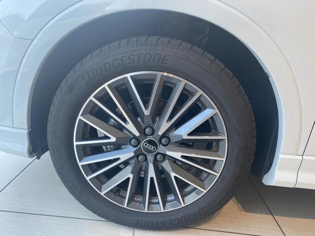 Ｑ３スポーツバック ３５ＴＤＩクワトロ　Ｓライン　３５ＴＤＩクワトロ　Ｓライン　３６０℃カメラ　パワーバックドア　置くだけ充電　シートヒーター　コーナーセンサー（35枚目）