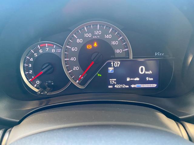 ヴィッツ Ｆ　セーフティーエディションＩＩ　モデリスタエアロ　セーフティセンス　バックカメラ　プッシュスタート（25枚目）