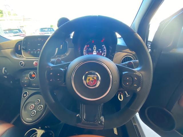 アバルト595 コンペティツィオーネ スティーレ パドルシフト レッドキャリパー 純正オーディオ バックカメラ 可変バルブ(14枚目)
