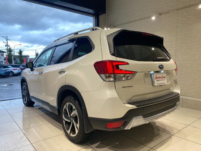 フォレスター アドバンス　ハーフレザーシート　ステアリングヒーター　アダクティブクルーズコントロール　ＢＳＭ　サイドカメラ　パワーバックドア（10枚目）