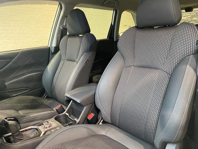 フォレスター アドバンス　ハーフレザーシート　ステアリングヒーター　アダクティブクルーズコントロール　ＢＳＭ　サイドカメラ　パワーバックドア（30枚目）