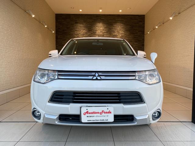 アウトランダーPHEV G 社外ナビ・TV バックカメラ スマートキー シートヒーター(6枚目)