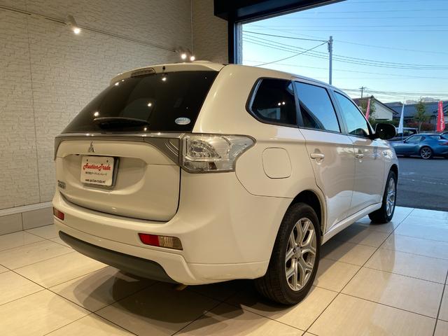 アウトランダーPHEV G 社外ナビ・TV バックカメラ スマートキー シートヒーター(8枚目)