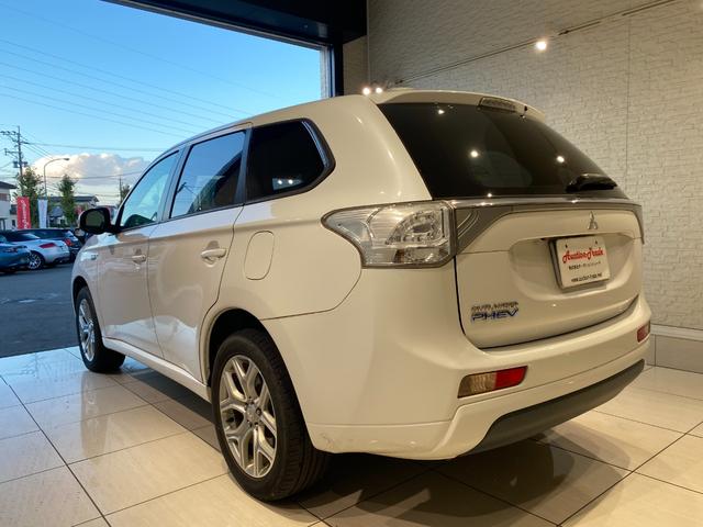 アウトランダーPHEV G 社外ナビ・TV バックカメラ スマートキー シートヒーター(10枚目)