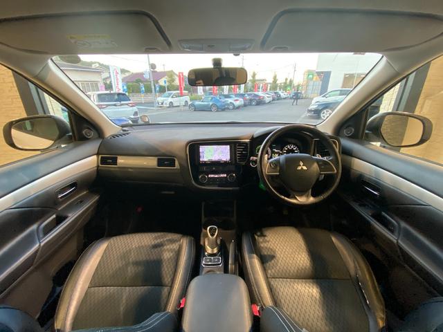 アウトランダーPHEV G 社外ナビ・TV バックカメラ スマートキー シートヒーター(13枚目)