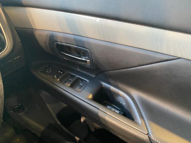 アウトランダーPHEV G 社外ナビ・TV バックカメラ スマートキー シートヒーター(24枚目)