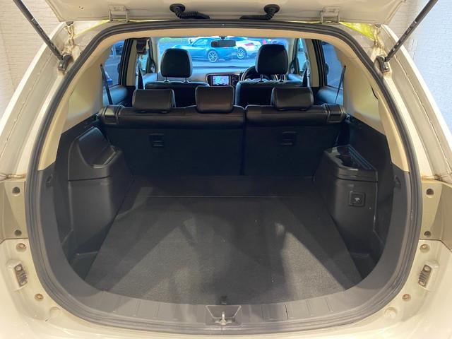 アウトランダーPHEV G 社外ナビ・TV バックカメラ スマートキー シートヒーター(32枚目)