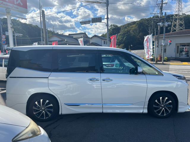 ヴォクシー ハイブリッドS-Z 純正ナビ Bカメラ フルセグ モデリスタフルエアロ 両側パワースライド パワーバックドア 14型有機後席モニター トヨタチームメイト 7人乗り 三眼LED ドラサポA PBM パーキングサポート(10枚目)