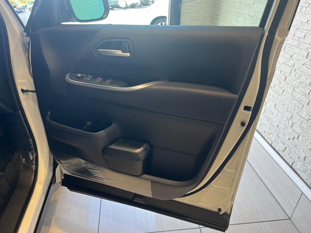 ヴォクシー ハイブリッドS-Z 純正ナビ Bカメラ フルセグ モデリスタフルエアロ 両側パワースライド パワーバックドア 14型有機後席モニター トヨタチームメイト 7人乗り 三眼LED ドラサポA PBM パーキングサポート(19枚目)