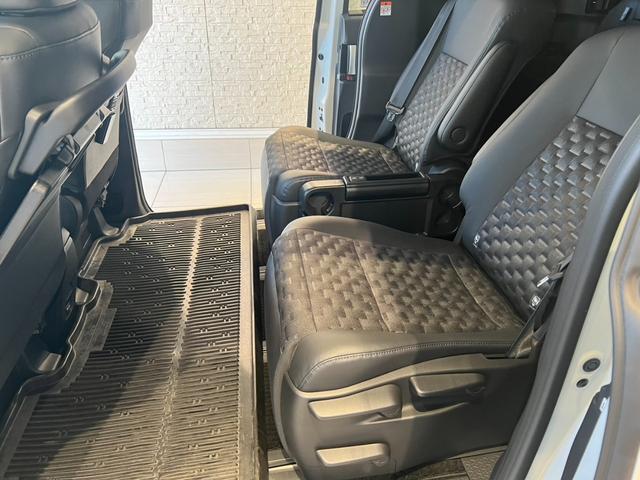 ヴォクシー ハイブリッドS-Z 純正ナビ Bカメラ フルセグ モデリスタフルエアロ 両側パワースライド パワーバックドア 14型有機後席モニター トヨタチームメイト 7人乗り 三眼LED ドラサポA PBM パーキングサポート(31枚目)