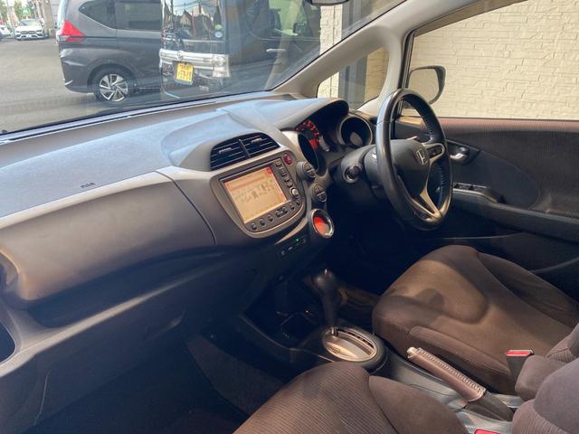 フィット X クルーズコントロール シートヒーター スマートキー バックカメラ(31枚目)