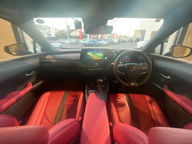 UX UX250h Fスポーツ サンルーフ パノラマビューモニター パワーバックドア パワーシート シートヒーター&エアコン ステアリングヒーター レーダークルーズコントロール ASC BSM(13枚目)