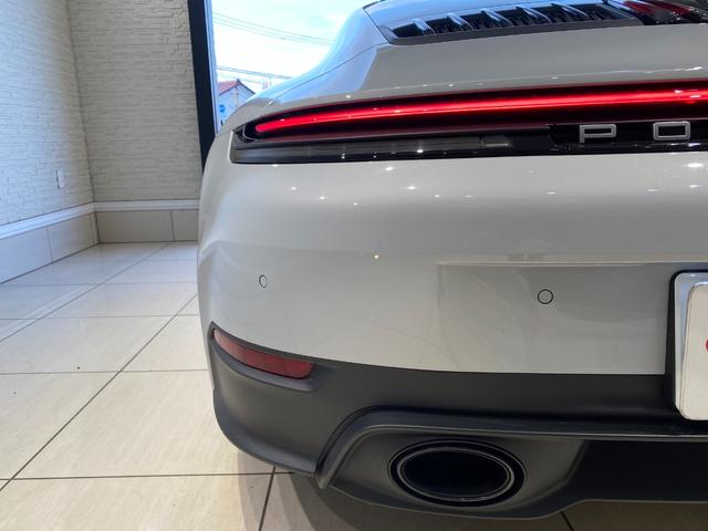 ９１１ ９１１カレラ　Ｔｙｐｅ９９２．２　ガラスルーフ　スポーツクロノ　スポーツエグゾースト　ルーフライナーアルカンターラ　ＨＤマトリクスヘッド　カレラＳホイール（２０／２１インチ）スポーツデザインサイドスカート（11枚目）