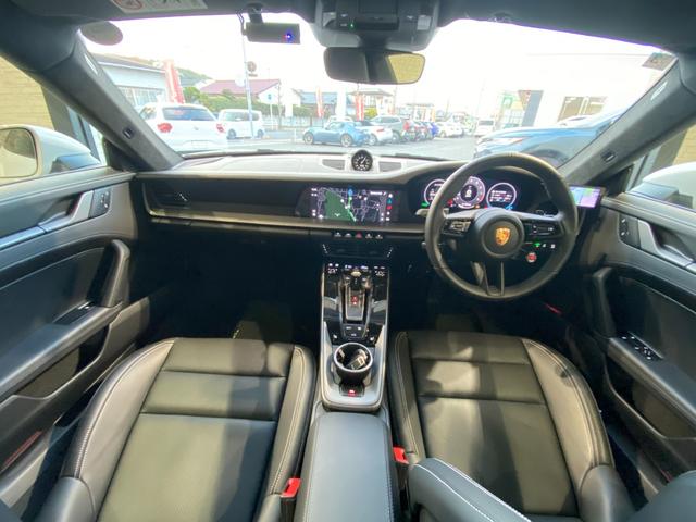 ９１１ ９１１カレラ　Ｔｙｐｅ９９２．２　ガラスルーフ　スポーツクロノ　スポーツエグゾースト　ルーフライナーアルカンターラ　ＨＤマトリクスヘッド　カレラＳホイール（２０／２１インチ）スポーツデザインサイドスカート（13枚目）