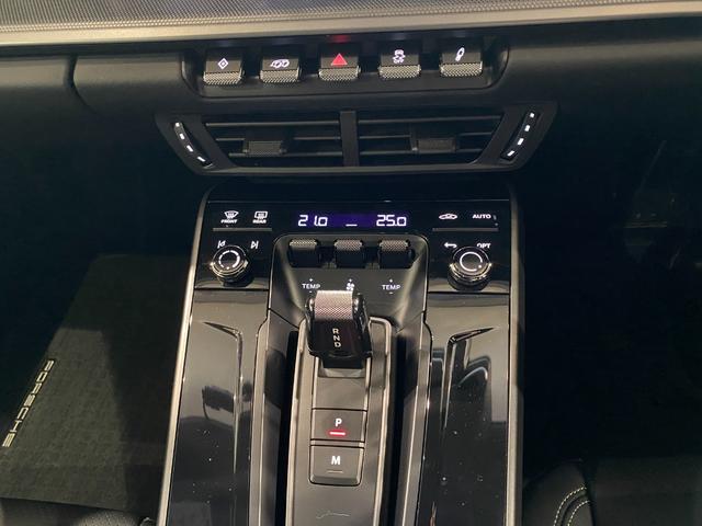 ９１１ ９１１カレラ　Ｔｙｐｅ９９２．２　ガラスルーフ　スポーツクロノ　スポーツエグゾースト　ルーフライナーアルカンターラ　ＨＤマトリクスヘッド　カレラＳホイール（２０／２１インチ）スポーツデザインサイドスカート（22枚目）