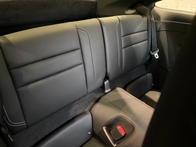 ９１１ ９１１カレラ　Ｔｙｐｅ９９２．２　ガラスルーフ　スポーツクロノ　スポーツエグゾースト　ルーフライナーアルカンターラ　ＨＤマトリクスヘッド　カレラＳホイール（２０／２１インチ）スポーツデザインサイドスカート（29枚目）